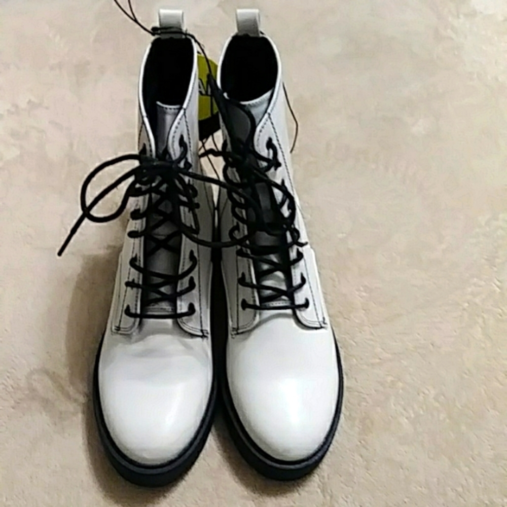 Forever 21 White Boots with Black Heavy Tred Soles Sz. 5.5